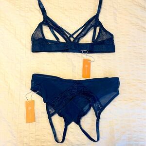 Mentionables Lingerie Blue Cup-less Bralette and Panty set Medium